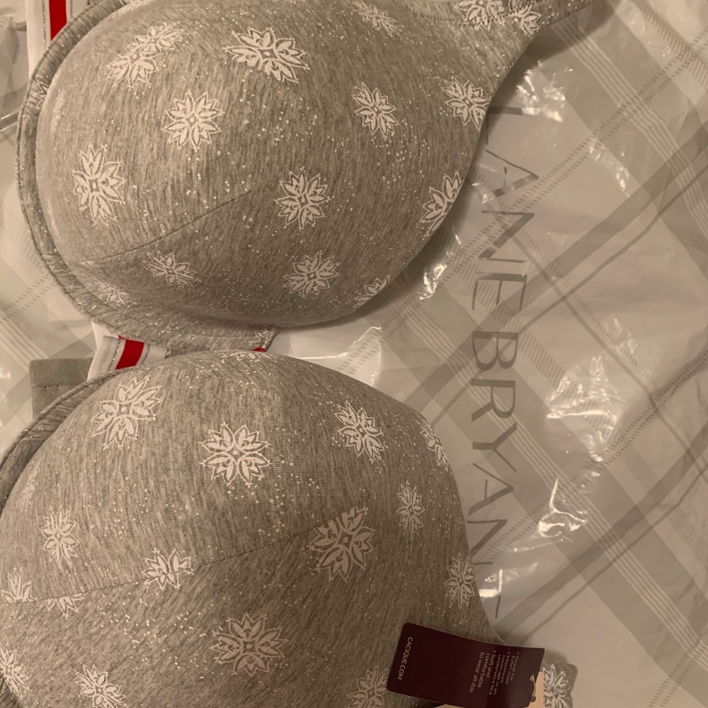 NWT Catique bra, snowflakes, with sporty band.